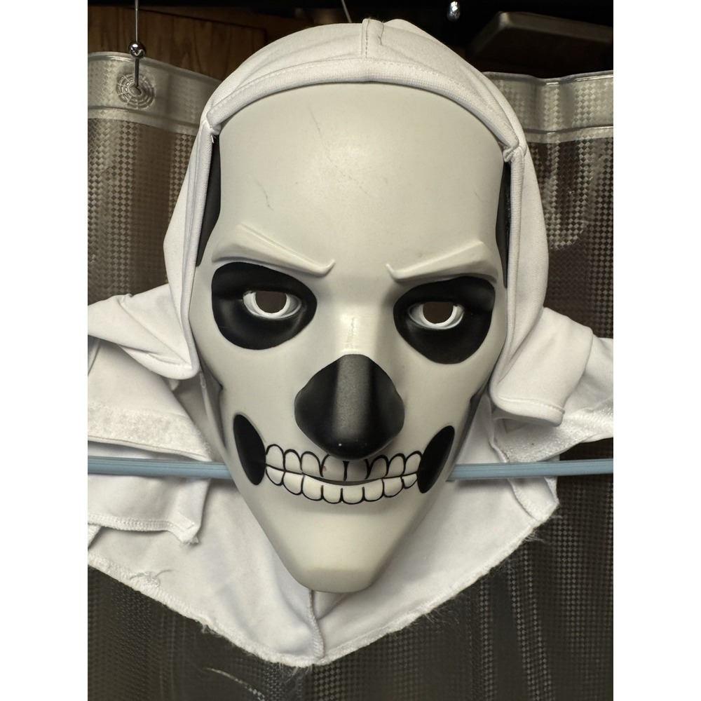 FortNite Skull Trooper Mask and Jumpsuit Costume Adult XL Spirit Halloween